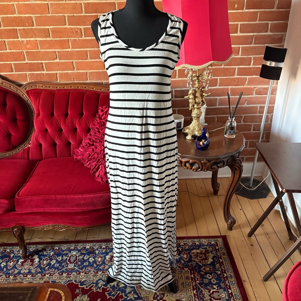 Vintage Black and White Sleeveless Maxi Sundress